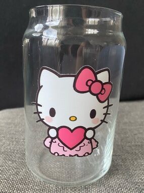 NEW Hello Kitty Drinking Glass with Pink Heart Design 18oz